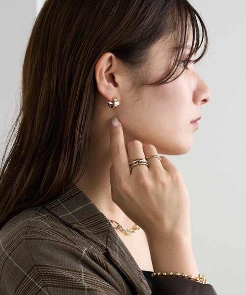 DISCOAT(ディスコート)の「【GOLDY】フラットたたきフープピアス(ピアス(両耳用)・レディース・シルバー/ゴールド・FREE)」の2枚目の写真