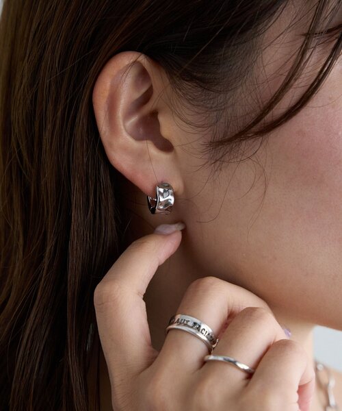 DISCOAT(ディスコート)の「【GOLDY】フラットたたきフープピアス(ピアス(両耳用)・レディース・シルバー/ゴールド・FREE)」の10枚目の写真