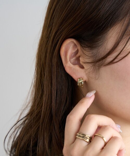 DISCOAT(ディスコート)の「【GOLDY】フラットたたきフープピアス(ピアス(両耳用)・レディース・シルバー/ゴールド・FREE)」の7枚目の写真