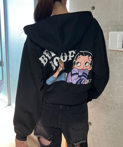 BETTY BOOPバックプリントショート丈ZIPパーカー（パーカー