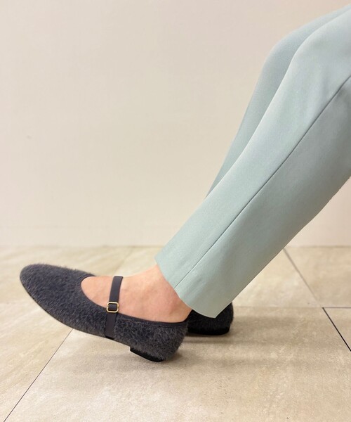 UNFILO(アンフィーロ)の「【VERY掲載 / 洗える / 撥水】ラウンドファー パンプス(パンプス・レディース・グレー系/ピンク系1/ブラック系1・6/5h/5/4h/7/6h)」の8枚目の写真