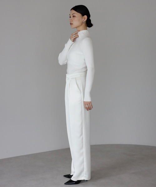 ENC（エンク）の「back button high neck knit with collar / ポロ襟付きバックボタンハイネックもっちりニット（ニット/セーター・レディース・ネイビー/グレー/オフホワイト・FREE）」の6枚目の写真