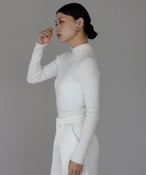 ENC（エンク）の「back button high neck knit with collar / ポロ襟付きバックボタンハイネックもっちりニット（ニット/セーター・レディース・ネイビー/グレー/オフホワイト・FREE）」の9枚目の写真