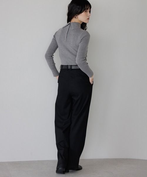 ENC（エンク）の「back button high neck knit with collar / ポロ襟付きバックボタンハイネックもっちりニット（ニット/セーター・レディース・ネイビー/グレー/オフホワイト・FREE）」の18枚目の写真