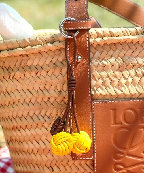 crossi（クロッシー）の「編み込みPUレザーチェリーチャーム レザーチャーム さくらんぼ チェリー（チャーム・レディース・イエロー/ピンク/レッド/ブルー/ブラック・FREE）」の3枚目の写真