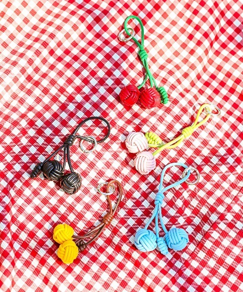 crossi（クロッシー）の「編み込みPUレザーチェリーチャーム レザーチャーム さくらんぼ チェリー（チャーム・レディース・イエロー/ピンク/レッド/ブルー/ブラック・FREE）」の8枚目の写真