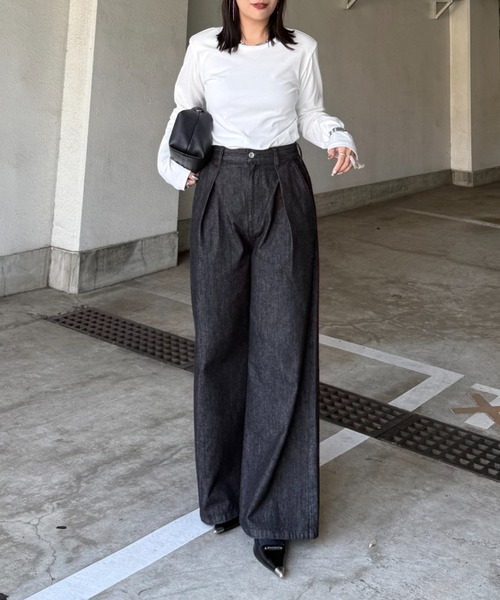 Lui's(ルイス)の「タックワイドデニム(デニムパンツ・レディース・ブラック/ネイビー・38/36)」の6枚目の写真