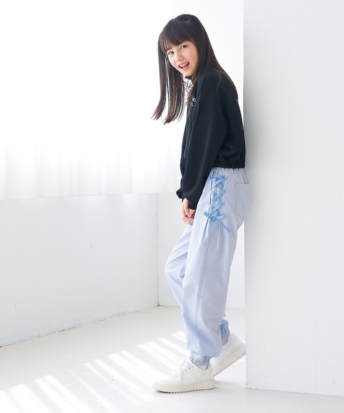 coca(coca)(コカ)の「キッズ サイドレースアップパンツ(スウェットパンツ・キッズ・ブラック/ライトブルー・120/150/130/140)」の8枚目の写真