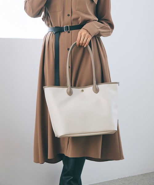 Breath TOPKAPI(ブレストプカピ)の「【Breath TOPKAPI】RIPPLE リプル レザーハンドル A4 トートバッグ(トートバッグ・レディース・ブラック/アイボリー/グレイッシュベージュ・FREE)」の4枚目の写真