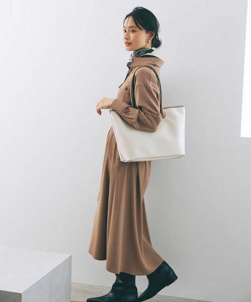 Breath TOPKAPI(ブレストプカピ)の「【Breath TOPKAPI】RIPPLE リプル レザーハンドル A4 トートバッグ(トートバッグ・レディース・ブラック/アイボリー/グレイッシュベージュ・FREE)」の5枚目の写真
