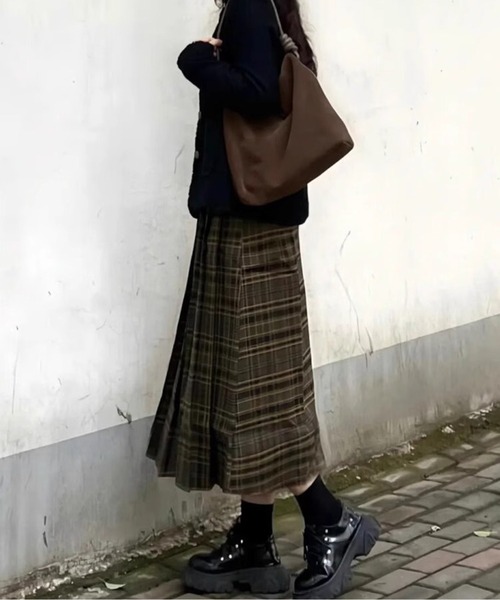 AMAJI（アマジ）の「レトロチェック柄Aラインロングスカート（スカート・レディース・ブラウン・SMALL/MEDIUM/LARGE）」の4枚目の写真