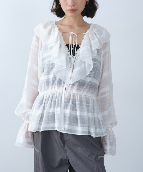 CODE A(コードエー)の「dream ruffle lace blouse(シャツ/ブラウス・レディース・ブラック/ホワイト・00)」の2枚目の写真