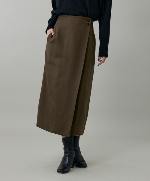 INED（イネド）の「ライトカルゼ ラップ風タイトスカート（スカート・レディース・ブラック/ベージュ/ブラウン・7号/9号/11号）」の3枚目の写真