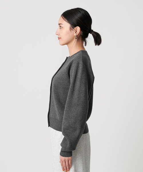 BEAUTY&YOUTH UNITED ARROWS(ビューティーアンドユースユナイテッドアローズ)の「ミラノリブカーディガン ウォッシャブル(カーディガン/ボレロ・レディース・オフホワイト/オレンジ/ダークグレー・FREE)」の4枚目の写真