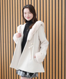 かな ASTRIA ODUER リボンブローチ付きフードファー切替えコート リボンブローチ付きフードファー切替えコート（その他アウター