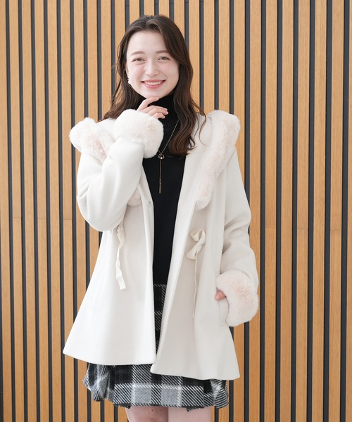 ASTORIA ODIER(アストリアオディール)の「フードファー ドロストリボンハーフコート(その他アウター・レディース・ブラック/ホワイト/ブラウン・SMALL/MEDIUM)」の7枚目の写真