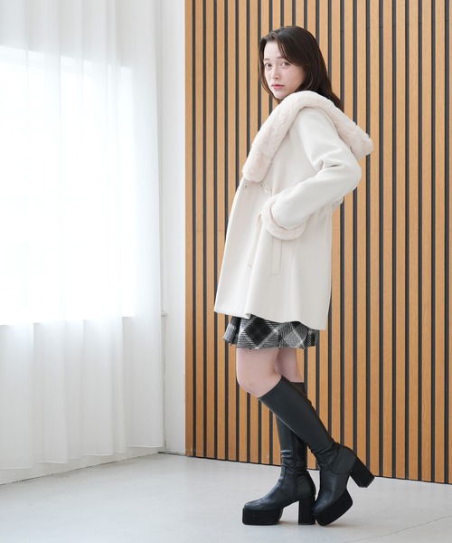 ASTORIA ODIER(アストリアオディール)の「フードファー ドロストリボンハーフコート(その他アウター・レディース・ブラック/ホワイト/ブラウン・SMALL/MEDIUM)」の5枚目の写真