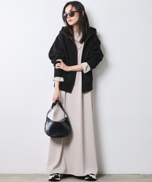 CHIC STYLE(シックスタイル)の「クルーネックマキシワンピース<大きいサイズ有>シックスタイル(ワンピース・レディース・ブラック/ベージュ・5L/4L/3L/LL/L/M)」の11枚目の写真