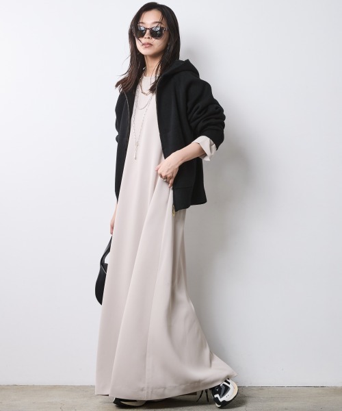 CHIC STYLE(シックスタイル)の「クルーネックマキシワンピース<大きいサイズ有>シックスタイル(ワンピース・レディース・ブラック/ベージュ・5L/4L/3L/LL/L/M)」の3枚目の写真