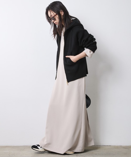 CHIC STYLE(シックスタイル)の「クルーネックマキシワンピース<大きいサイズ有>シックスタイル(ワンピース・レディース・ブラック/ベージュ・5L/4L/3L/LL/L/M)」の4枚目の写真