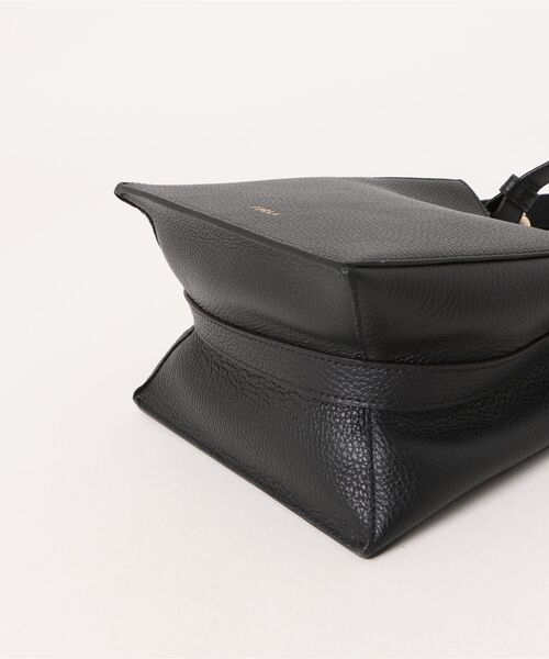 FURLA(フルラ)の「フルラ ヌヴォラ (Furla Nuvola) バケットバッグ MINI(ショルダーバッグ・レディース・ブラック/ダークブルー/バーガンディー/ストーン/オフホワイト/モカ・ONE SIZE)」の22枚目の写真