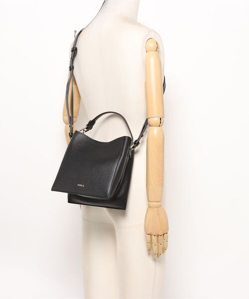 FURLA(フルラ)の「フルラ ヌヴォラ (Furla Nuvola) バケットバッグ MINI(ショルダーバッグ・レディース・ブラック/ダークブルー/バーガンディー/ストーン/オフホワイト/モカ・ONE SIZE)」の8枚目の写真