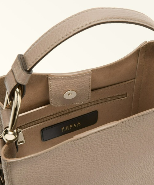 FURLA(フルラ)の「フルラ ヌヴォラ (Furla Nuvola) バケットバッグ MINI(ショルダーバッグ・レディース・ブラック/ダークブルー/バーガンディー/ストーン/オフホワイト/モカ・ONE SIZE)」の16枚目の写真