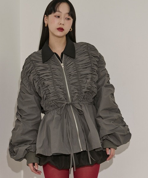 Ezick（エジック）の「peplum blouson シャーリングボリュームブルゾン（ブルゾン・レディース・ブラック/カーキ・FREE）」の7枚目の写真