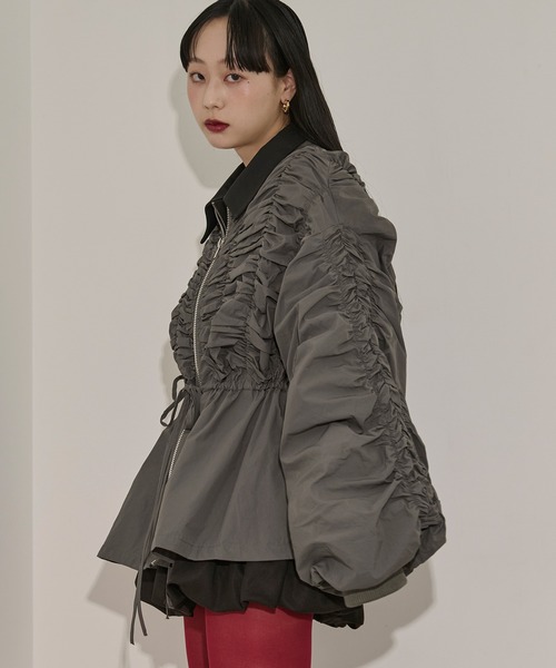 Ezick（エジック）の「peplum blouson シャーリングボリュームブルゾン（ブルゾン・レディース・ブラック/カーキ・FREE）」の12枚目の写真