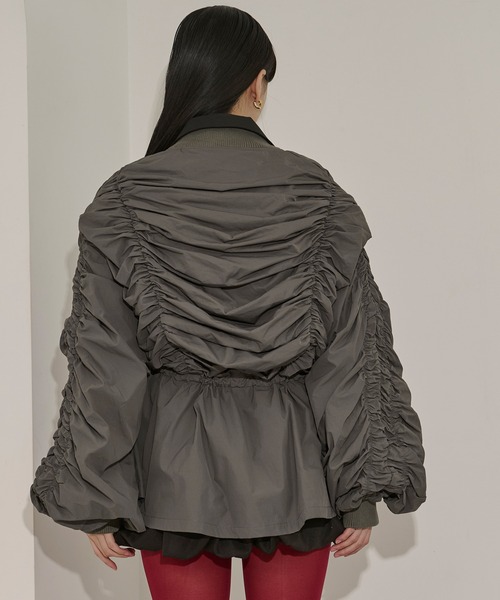 Ezick（エジック）の「peplum blouson シャーリングボリュームブルゾン（ブルゾン・レディース・ブラック/カーキ・FREE）」の14枚目の写真