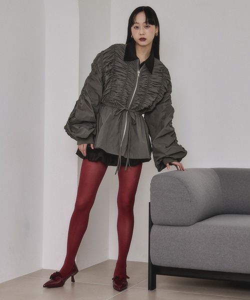 Ezick（エジック）の「peplum blouson シャーリングボリュームブルゾン（ブルゾン・レディース・ブラック/カーキ・FREE）」の3枚目の写真