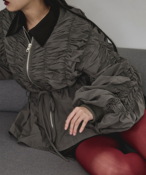 Ezick（エジック）の「peplum blouson シャーリングボリュームブルゾン（ブルゾン・レディース・ブラック/カーキ・FREE）」の16枚目の写真