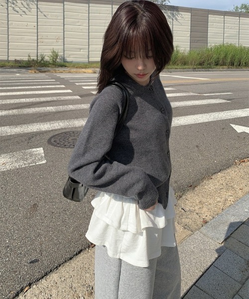 anyonemore（エニワンモア）の「ボタンシンプルラウンドニットカーディガン（カーディガン/ボレロ・レディース・チャコール・SMALL/MEDIUM/LARGE）」の5枚目の写真