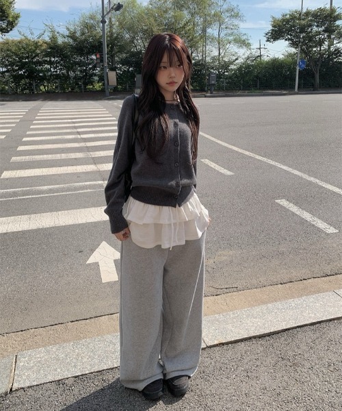 anyonemore（エニワンモア）の「ボタンシンプルラウンドニットカーディガン（カーディガン/ボレロ・レディース・チャコール・SMALL/MEDIUM/LARGE）」の11枚目の写真