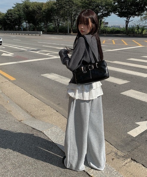 anyonemore（エニワンモア）の「ボタンシンプルラウンドニットカーディガン（カーディガン/ボレロ・レディース・チャコール・SMALL/MEDIUM/LARGE）」の9枚目の写真