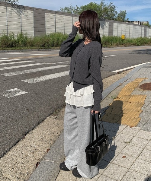 anyonemore（エニワンモア）の「ボタンシンプルラウンドニットカーディガン（カーディガン/ボレロ・レディース・チャコール・SMALL/MEDIUM/LARGE）」の6枚目の写真