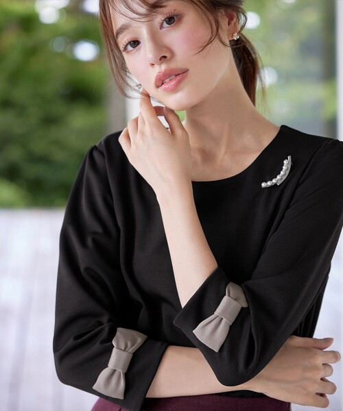 Tiaclasse(ティアクラッセ)の「リボン袖ポンチトップス(Tシャツ/カットソー・レディース・ブラック/グレイッシュベージュ/ブラック系その他/ピンク系・XL/XXL)」の2枚目の写真