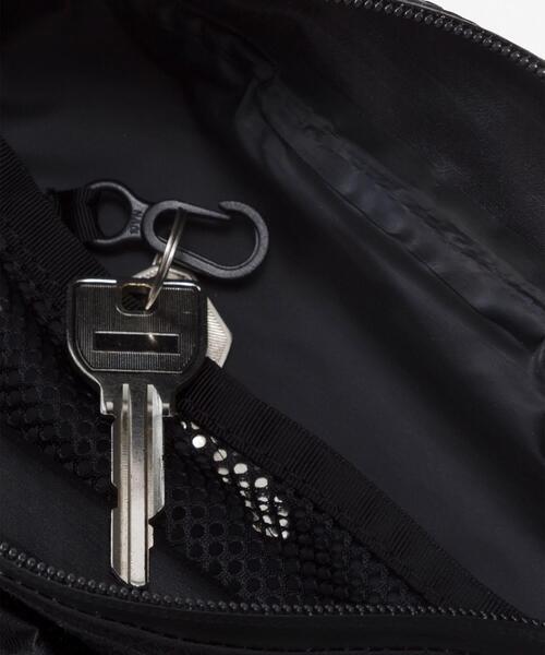 THE NORTH FACE（ザノースフェイス）の「THE NORTH FACE　WP Shoulder Pocket（ショルダーバッグ・メンズ・ブラック・ONE）」の2枚目の写真