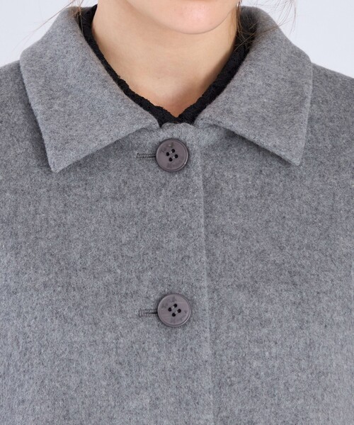 To b. by agnes b.（トゥービーバイアニエスベー）の「ラムウールロングコート（ステンカラーコート・レディース・グレー・40/38/36）」の7枚目の写真