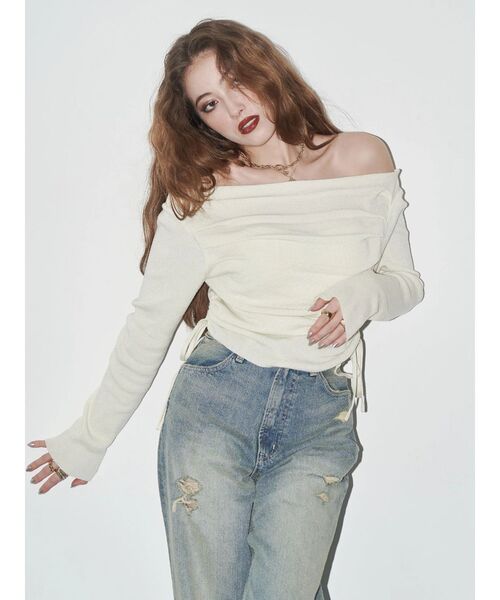 EVRIS（エヴリス）の「サイドドロストオフショルニットトップス（ニット/セーター・レディース・ホワイト/ブラック・FREE）」の3枚目の写真