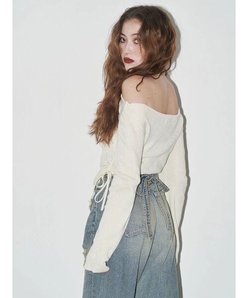 EVRIS（エヴリス）の「サイドドロストオフショルニットトップス（ニット/セーター・レディース・ホワイト/ブラック・FREE）」の6枚目の写真