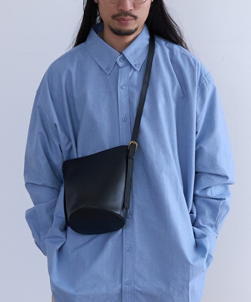MADULI(マドゥリ)の「MADULI マドゥリ レザーバケツ型2WAYバッグ(23582)(ショルダーバッグ・メンズ・ダークブラウン/ブラック・FREE)」の1枚目の写真