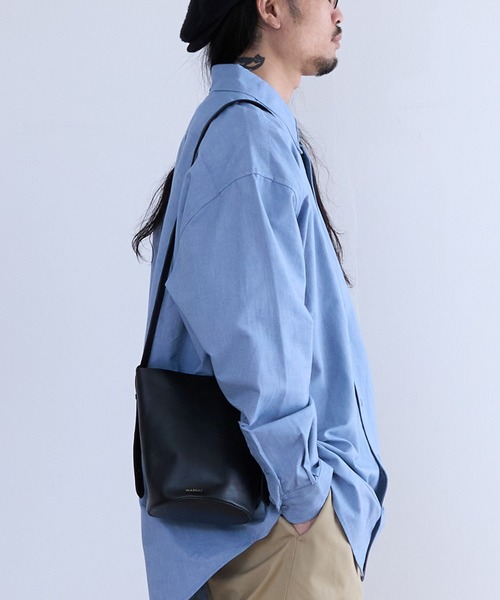 MADULI(マドゥリ)の「MADULI マドゥリ レザーバケツ型2WAYバッグ(23582)(ショルダーバッグ・メンズ・ダークブラウン/ブラック・FREE)」の9枚目の写真