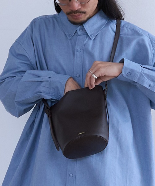 MADULI(マドゥリ)の「MADULI マドゥリ レザーバケツ型2WAYバッグ(23582)(ショルダーバッグ・メンズ・ダークブラウン/ブラック・FREE)」の17枚目の写真