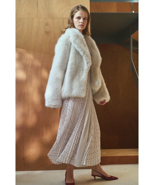 Estella.K(エステラケー)の「Elisa Faux Fur Coat エコファーコート(その他アウター・レディース・ブラック/カーキ/ホワイト系・FREE)」の4枚目の写真