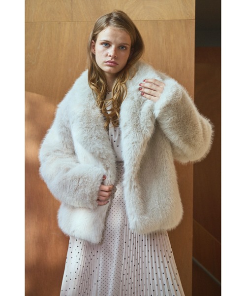 Estella.K(エステラケー)の「Elisa Faux Fur Coat エコファーコート(その他アウター・レディース・ブラック/カーキ/ホワイト系・FREE)」の9枚目の写真