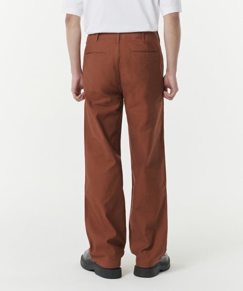 MUSINSA STANDARD（ムシンサスタンダード）の「ホワイトサテンオフィサーパンツ [ブリックレッド]（その他パンツ・メンズ・その他・40/38/42/36/34/32/30/31/33/26/27/28/29）」の2枚目の写真