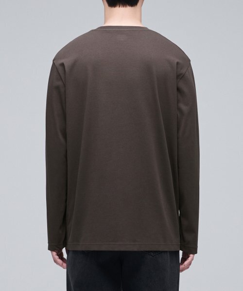 MUSINSA STANDARD（ムシンサスタンダード）の「[クールタンダード] クルーネック長袖Tシャツ [ダークブラウン]（Tシャツ/カットソー・メンズ・その他・XX-LARGE/XXX-LARGE/MEDIUM/LARGE/X-LARGE）」の3枚目の写真