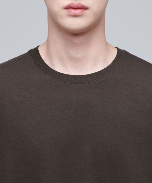 MUSINSA STANDARD（ムシンサスタンダード）の「[クールタンダード] クルーネック長袖Tシャツ [ダークブラウン]（Tシャツ/カットソー・メンズ・その他・XX-LARGE/XXX-LARGE/MEDIUM/LARGE/X-LARGE）」の4枚目の写真