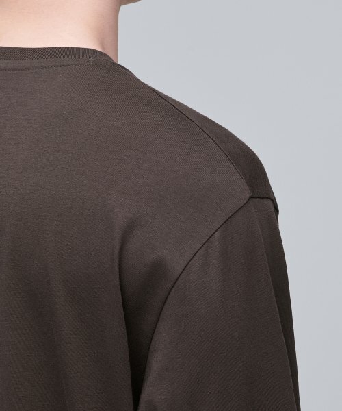 MUSINSA STANDARD（ムシンサスタンダード）の「[クールタンダード] クルーネック長袖Tシャツ [ダークブラウン]（Tシャツ/カットソー・メンズ・その他・XX-LARGE/XXX-LARGE/MEDIUM/LARGE/X-LARGE）」の6枚目の写真